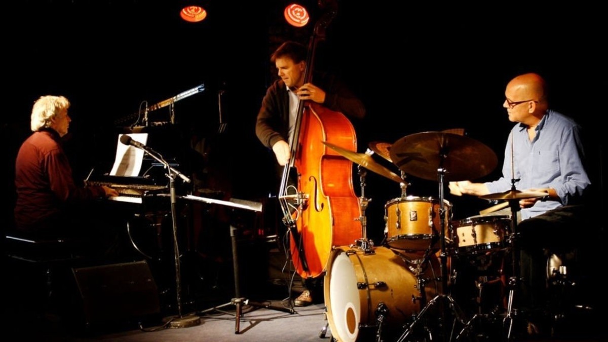 Oslo Jazzforum presenterer: Antonsen, Hvalryg, Olstad trio