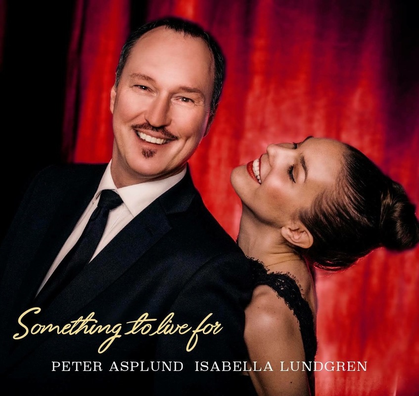 Peter Asplund og Isabella Lundgren med Prime Time Orchestra 